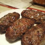 アセナ - ウズガラキョフテ（羊肉のスパイシーなトルコハンバーグ)