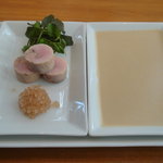 銀座 シェ・トモ - 2010/11　フランス産　ウズラの冷製バロティーヌ　二層になった栗のムースとフォワグラのピューレ添え。