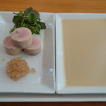 銀座 シェ・トモ - 2010/11　フランス産　ウズラの冷製バロティーヌ　二層になった栗のムースとフォワグラのピューレ添え。