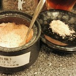 とんかつ檍 - 卓上の岩塩