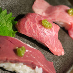 焼肉くろちゃん - 手前は、ハツの握り