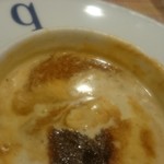 キャトルラパン - クリームの下はサラサラだけど濃厚な甘海老のエキスとバターの甘い香り