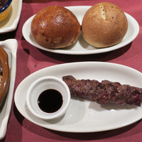 白金Baru - 自家製パンと蝦夷鹿の串焼き