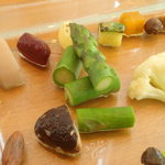 銀座 シェ・トモ - 2010/11　山梨県産　無農薬野菜達　２８－３０種の盛り合わせ。