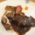 銀座 シェ・トモ - 2010/11　スコットランド産　野生山鳩のロースト　フォワグラと血でリエしたサルミソース(１／２羽＋１６００円)。