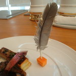 銀座 シェ・トモ - 2010/11　スコットランド産　野生山鳩のロースト　フォワグラと血でリエしたサルミソース(１／２羽＋１６００円)。