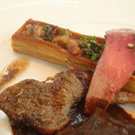 銀座 シェ・トモ - 2010/11　スコットランド産　野生山鳩のロースト　フォワグラと血でリエしたサルミソース(１／２羽＋１６００円)。