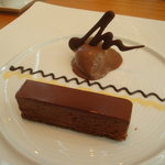 銀座 シェ・トモ - 2010/11　ヴァローナ社のチョコレートを使ったアイスとケーキ。