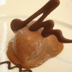 銀座 シェ・トモ - 2010/11　ヴァローナ社のチョコレートを使ったアイスとケーキ。