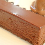 銀座 シェ・トモ - 2010/11　ヴァローナ社のチョコレートを使ったアイスとケーキ。