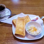 TARO - ブレンドコーヒー（380円）とモーニングサービス（トースト、ゆで卵、 サラダ、イチゴジャム）