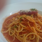 Ruelle caferest Furukawa - 蒸し鶏とソーセージのトマトソーススパゲッティーニ