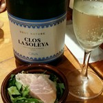 ビストロ シン 2 - 【2016年10月】お通し：ハムとモズクと旬野菜、白泡キリッと旨い