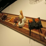 レストラン ラッセ - 28年10月　シェフ村山がイタリア修行時代のマンマから受け継いだ味を「ラッセ」＝「板」に乗せて