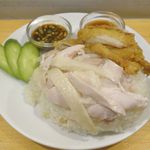 東京カオマンガイ - ほどなくしてチキンライスＭｉｘ大盛り990円が目の前に着皿しました。