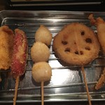 居酒屋いなやん - 餃子、赤ウインナ、うずら、ハス、エビ