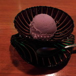 瀬里奈 - 　タロイモのアイスクリームです。このアイスクリームは、瀬里奈でしか食べれない希少なスイーツです。