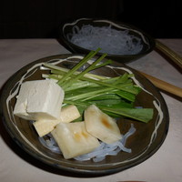 瀬里奈 本店 - 　しゃぶしゃぶのお野菜です。くずきりとお餅は単品で追加できるようです。