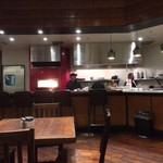 Table 24 - 窯が特徴的なオープンキッチン