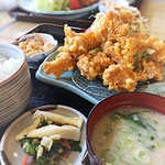 Nakajima - 唐揚げ定食☆
                        
                        ここの唐揚げは、本当にジューシーで最高♫ボリュームも文句無し！٩(๑>؂<๑)۶
                        
                        #サーフィン飯#唐揚げ#ぶらりグルメ旅#京都#京丹後#ボリューム満点 