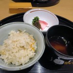 Minokichi - 御飯　きのことかやく御飯　香の物　赤出汁