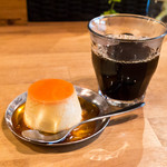 ぐぐカレー。 - セットのプリンと追加のコーヒー