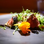 TACUBO - マグレ・ド・カナールのローストと佐賀県産の黒無花果（ピオレソリエス）