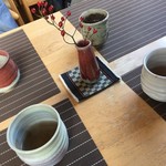 陶cafe　輪果 - お茶の器も、全て違うもので。