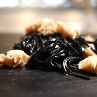 S'ACCAPAU - ハチノスと黒ニンニクのタリオリーニ　ペペロンチーノ