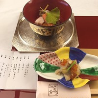 五万石本店 - 付出: 焼椎茸 なめこ はらはら霙和え❣️
                前菜: 旬味彩々❣️