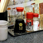 Miyakoya - 卓上に常備された調味料類（２０１６年１０月）