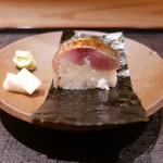 竹ざき - 鯖寿司、海苔を巻いて。