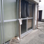 Takasakiya Honten - 店の横の角打ち用の入口