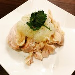 Steamed chicken with green onion sauce