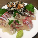 ごっそ - 刺身の盛り合わせ（タイ・ヒラス・シマアジ・サザエ）