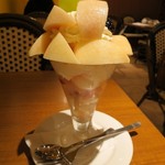 果実園 リーベル - 桃のパフェ(¥1,800−)