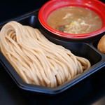 中華蕎麦 とみ田 - 201610心の味食品製の自家製極太ストレート麺