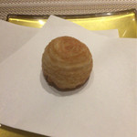 SUGALABO - アミューズ 3
      パイ生地で包んだ大根餅