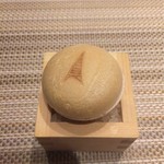 SUGALABO - アミューズ 1
      京都 末富の最中