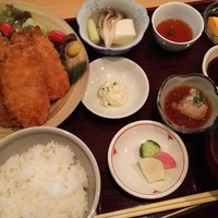 稲荷町髙はし - （2016年10月  訪問）カキフライ定食、1500円。