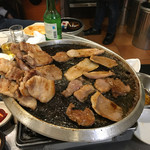 韓国亭豚や - 焼き上がった肉