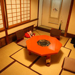 三嶋亭 本店 - 広々とした個室です。