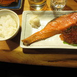 宝寿司分店 - 鮭、イクラ、辛味大根！
      ご飯3杯お代わりしちゃった^_^;