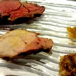 ウシマル - ゴールデンポークとジャージー牛のグリル