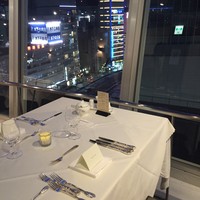 東京會舘 銀座スカイラウンジ - スカイラウンジ 席はゆったり