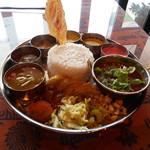 Spice&Dining KALA - ベジミールス+ポークビンダル 及び カトリ(小器)を1品、他 色々サービスして頂きました╰(*´︶`*)╯♡