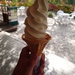 鶴ヶ城会館 - 生乳ソフトクリーム