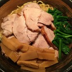 天虎 - 一三五（いちさんご）チャーシュー8枚のせ