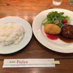 洋食屋 ふじ家 - 本日のランチにタマゴのコロッケとハンバーグ 850円』