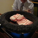 Ishinabe No Guchi Shiroganetei - まずは豚肉